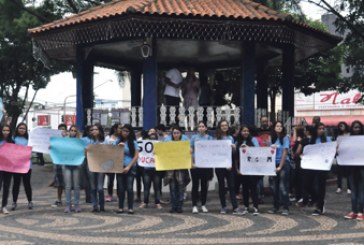 Professores fazem greve