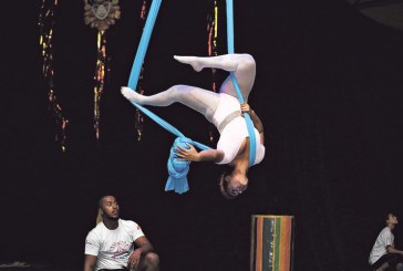 Estudantes apresentam espetáculo  circense