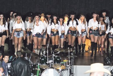 Candidatas disputam título de Rainha 2015