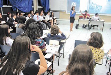 Alunos realizaram simulação de debate