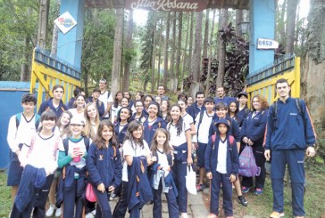 Alunos participam de acampamento