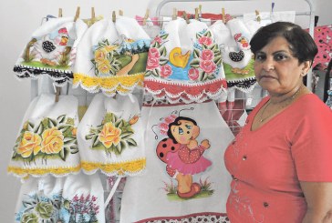 Artesã expõe na Feira há 17 anos