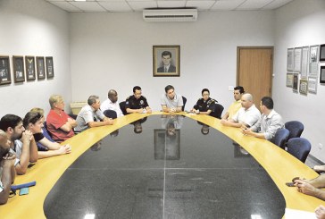 Grupo de ciclistas é recebido por secretário