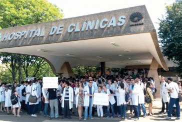 Médicos residentes  entram em greve