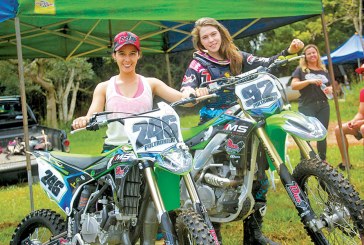 Irmãs pilotos defendem a cidade no motocross