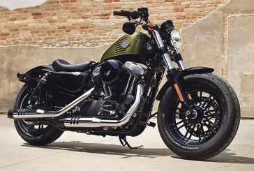 Harley Iron 883 e Forty-Eight  Dark Custom têm visual sinistro
