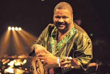 Arlindo  Cruz se  apresenta  na cidade