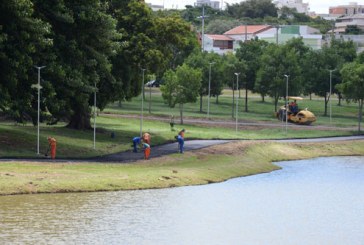 Parque tem reforço na iluminação com luminárias de led abastecidas pelo painel solar