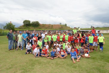 Prefeito Reinaldo Nogueira visita núcleo do Esporte Cidadão no Jardim Oliveira Camargo