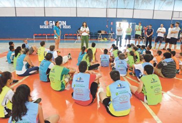 Jogadora da Seleção  aconselha estudantes