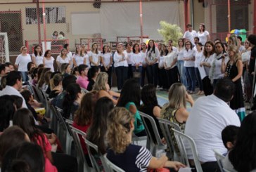 Colégio Le Perini realiza capacitação de professores e encontros com pais