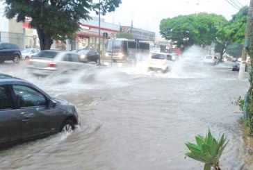 Temporal  assusta moradores da cidade