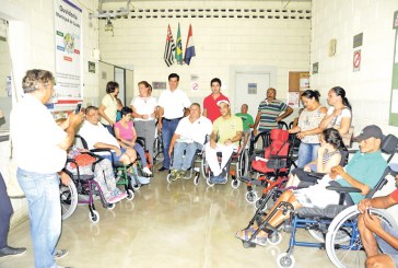 Cadeiras de rodas são entregues