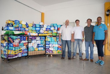 Secretaria de Esportes recebe doação de fraldas do Instituto Bio Geneziz