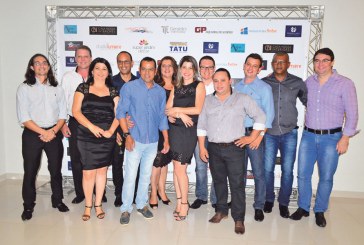 Festa premia destaques no mercado local
