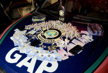 Homem é detido com 300 porções de entorpecentes