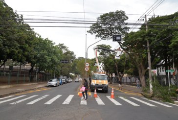 Secretaria de Obras instala semáforo no cruzamento da Itororó com Ademar de Barros