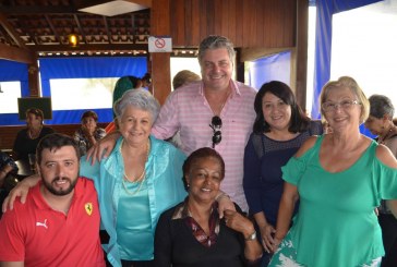 Grupo 3ª idade recebe Edvaldo da HotFlowers em almoço