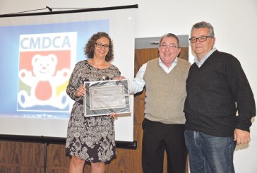 CMDCA realiza entrega de certificado