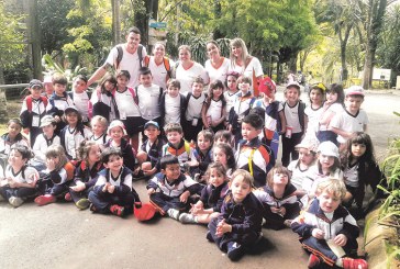 Alunos participam de visita ao zoológico