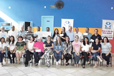 Feai recebe cheque da Casa da Esfiha