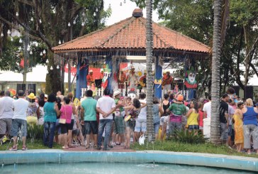 Foliões entram em ritmo de Carnaval