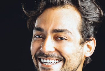 Eduardo Sterblitch realiza espetáculo