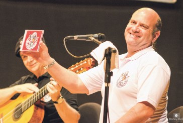 Derico e  grupo Pelo  Telephone  fazem show