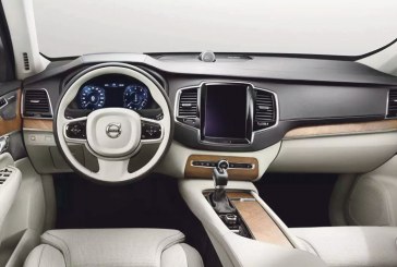 Carro semiautônomo rende multa