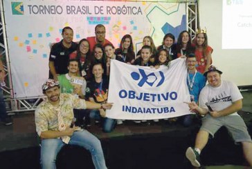 Equipe do Objetivo conquista troféu