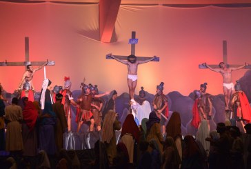 Encenação da Paixão de Cristo reúne mais de 3 mil pessoas