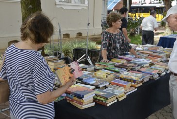 Tradicional Feira de Troca de Livros acontece neste sábado na praça Dom Pedro