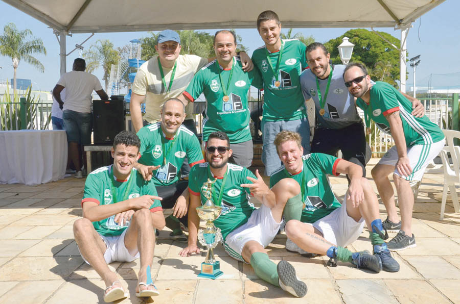 DF Engenharia comemora o título do primeiro turno da Adulto