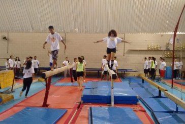 Participantes da turma do Crasjovem/2019 vivenciam as modalidades da Ginástica Olímpica