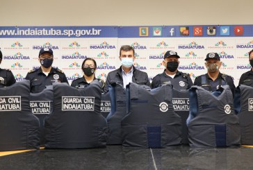 Prefeito Nilson Gaspar entrega 53 coletes de proteção para a Guarda Civil de Indaiatuba