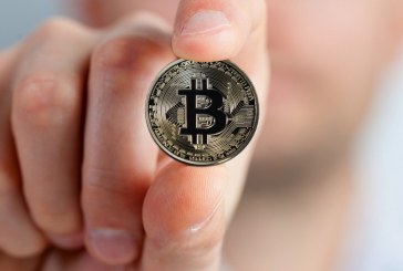 Bitcoin dispara e chega a US$ 44 mil