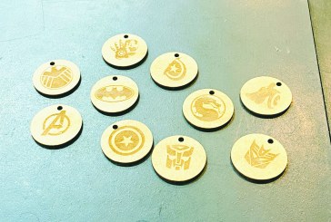 Amadotec arrecada alimentos em troca de chaveiros de super-heróis