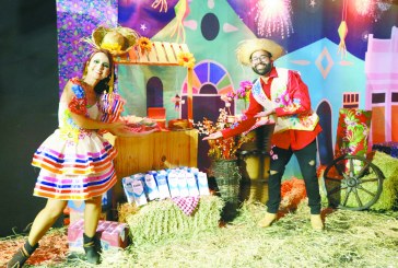 Doações e talentos de alunos marcam live