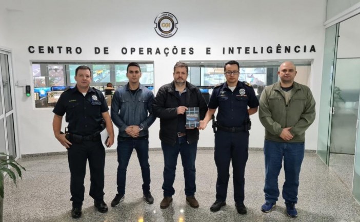Guarda Civil recebe autoridades de Botucatu
