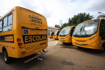 Governo de SP entrega 73 ônibus escolares para cidades do interior