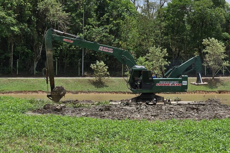 Mais uma fase de desassoreamento da Represa do Mirim