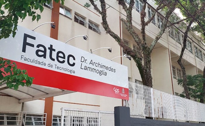 Professor demitido por assédio sexual