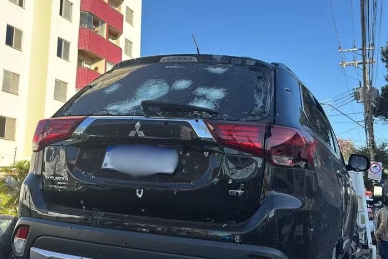 Homens fortemente armados são presos na cidade após perseguição