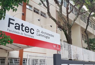 Professor demitido por assédio sexual
